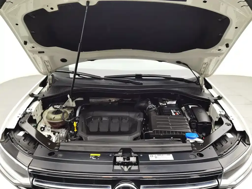 Volkswagen Tiguan L — фото 10