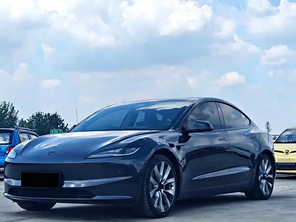 Tesla Model 3 — фото 1