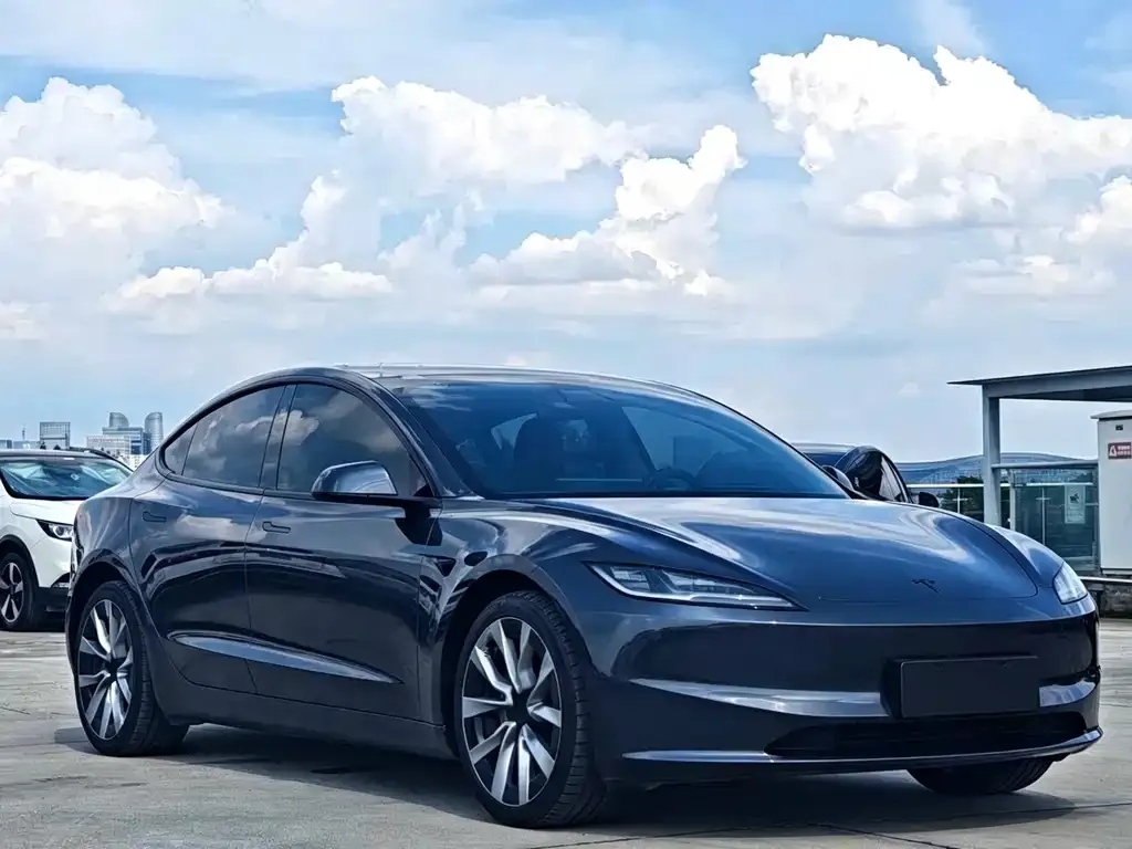Tesla Model 3 — фото 3