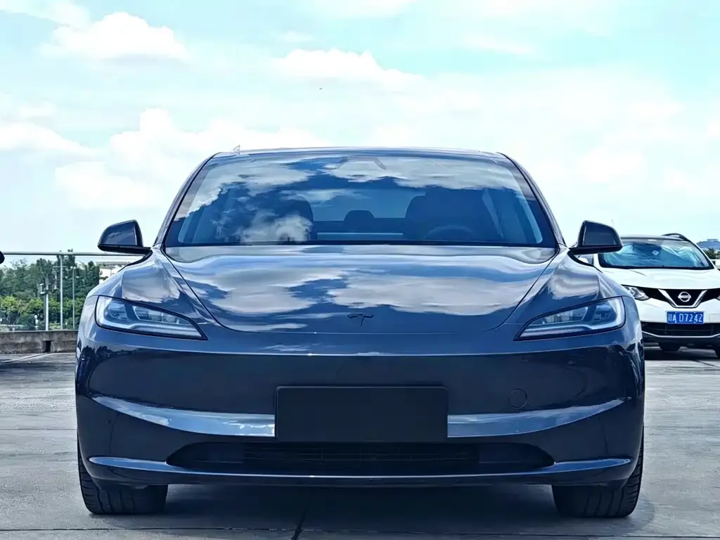 Tesla Model 3 — фото 8
