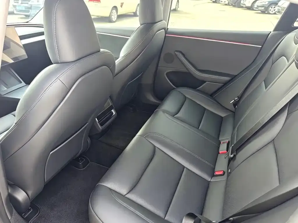 Tesla Model 3 — фото 6