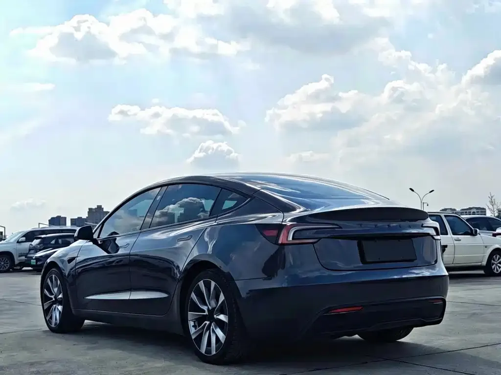 Tesla Model 3 — фото 5