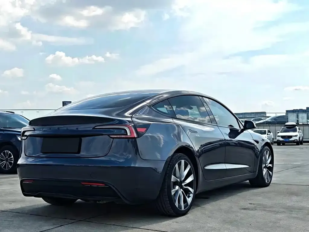 Tesla Model 3 — фото 2