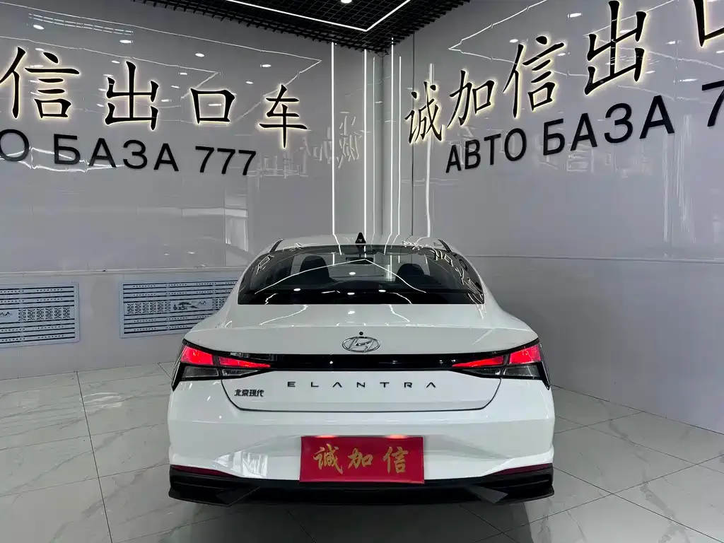 Hyundai Elantra — фото 4