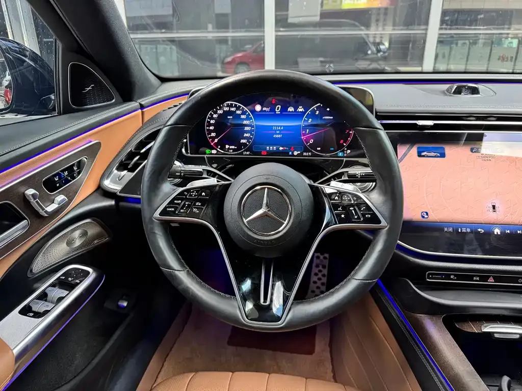 Mercedes-Benz E-Class — фото 9