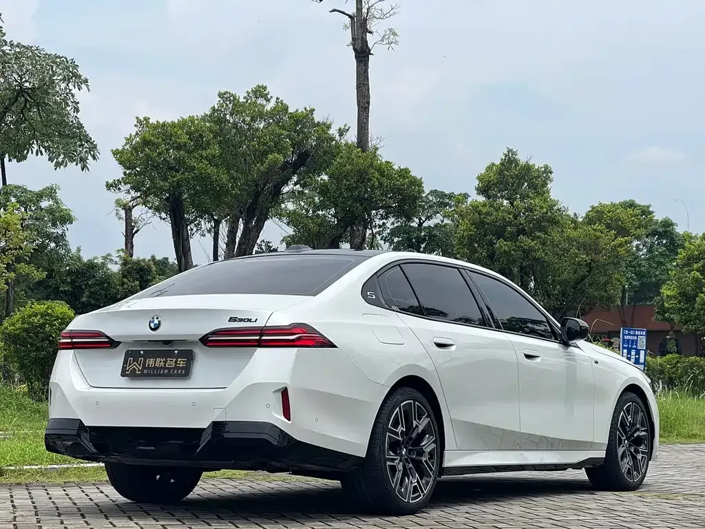 BMW 5 Series — фото 10