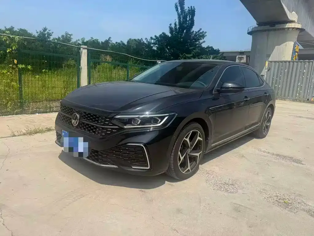 Volkswagen Passat — фото 1