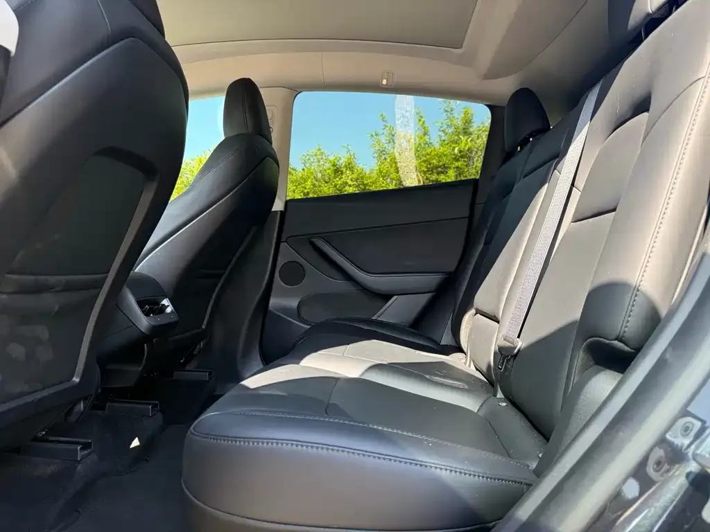 Tesla Model Y — фото 5