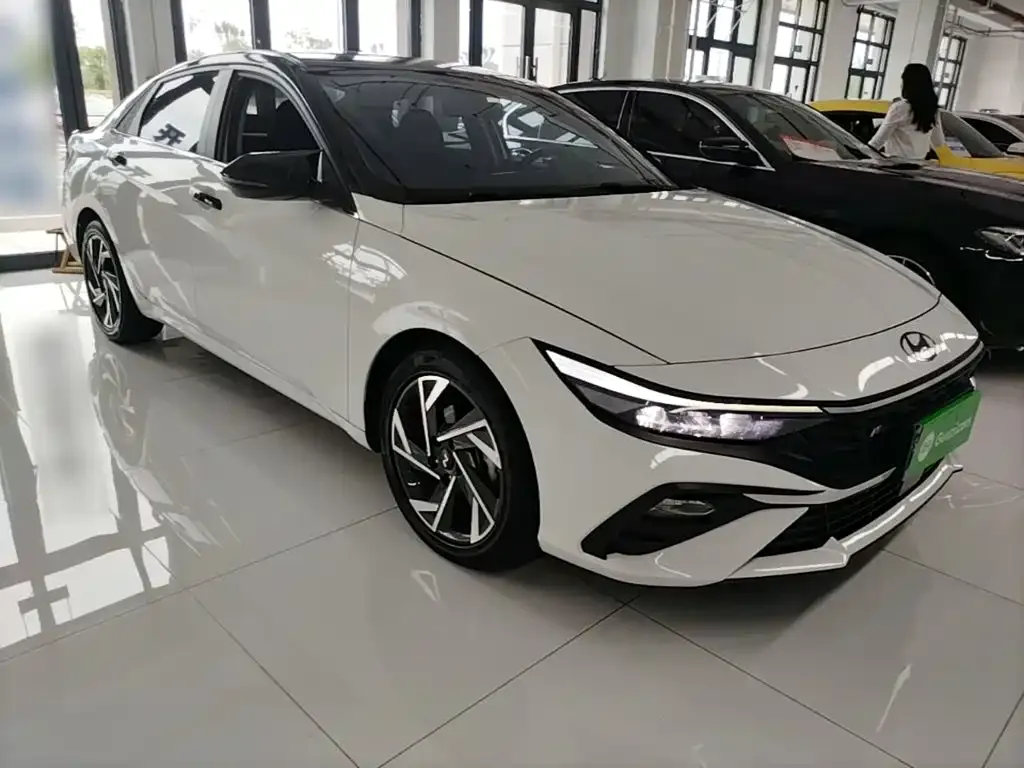 Hyundai Elantra — фото 9