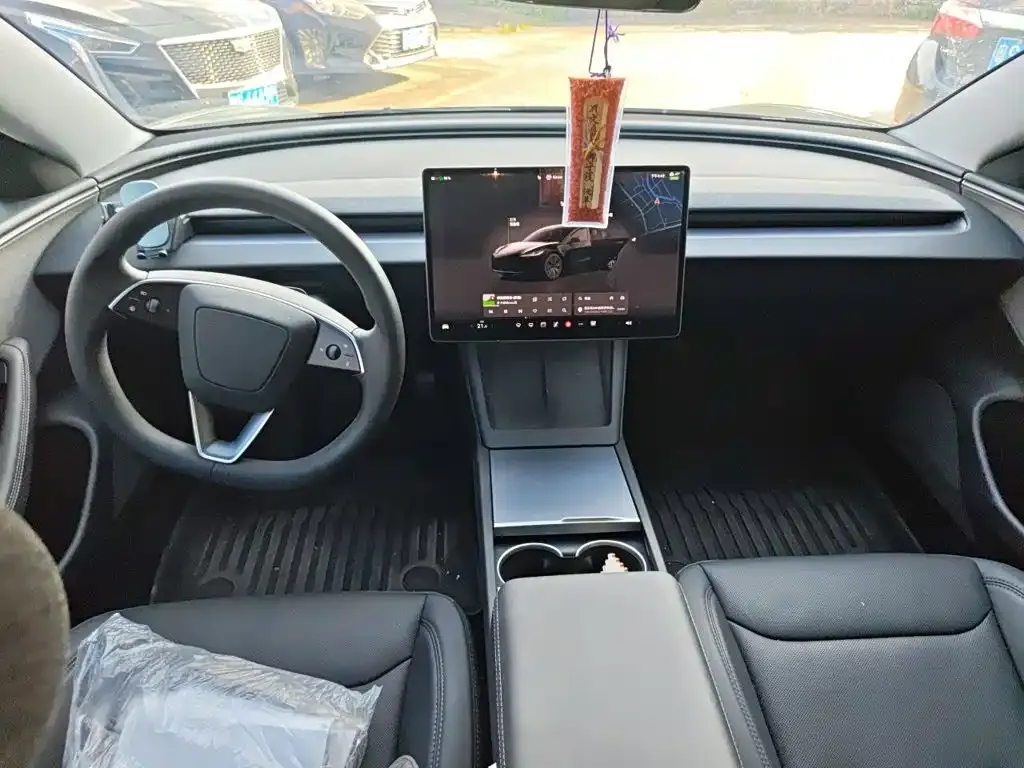 Tesla Model 3 — фото 8