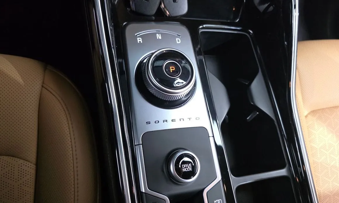 Kia Sorento — фото 9