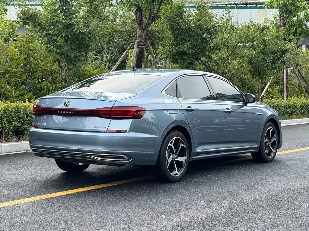 Volkswagen Passat — фото 8
