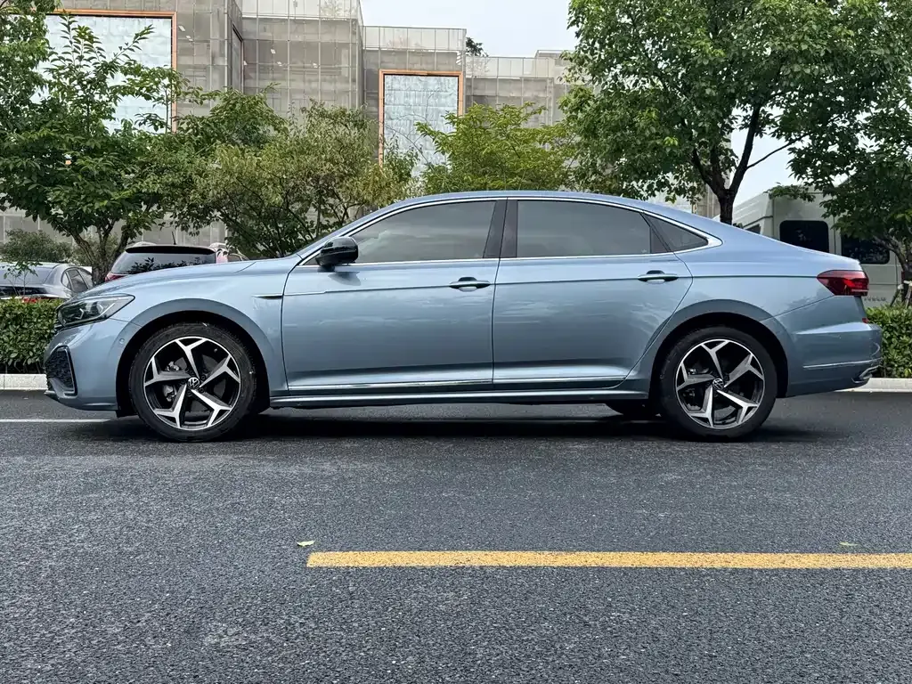 Volkswagen Passat — фото 2