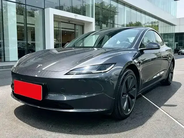 Tesla Model 3 — фото 1