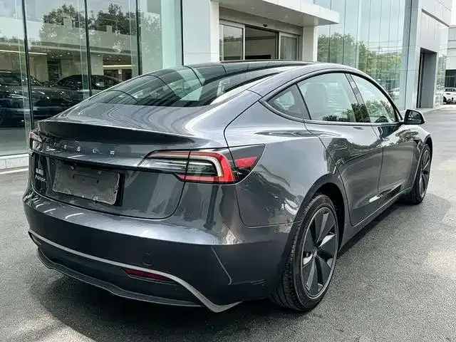 Tesla Model 3 — фото 8