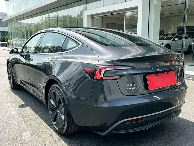 Tesla Model 3 — фото 7