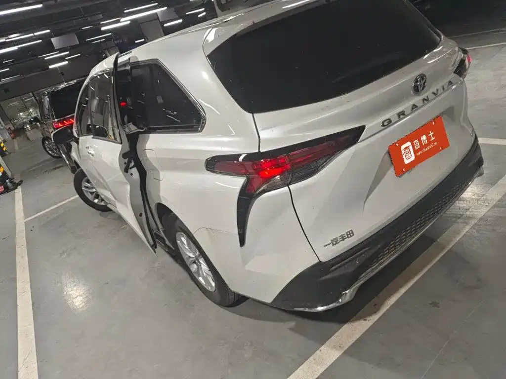 Toyota Granvia — фото 9