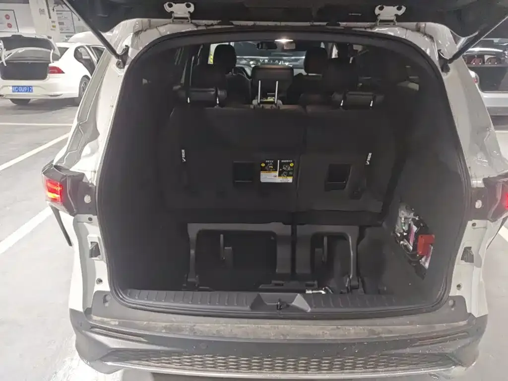 Toyota Granvia — фото 3