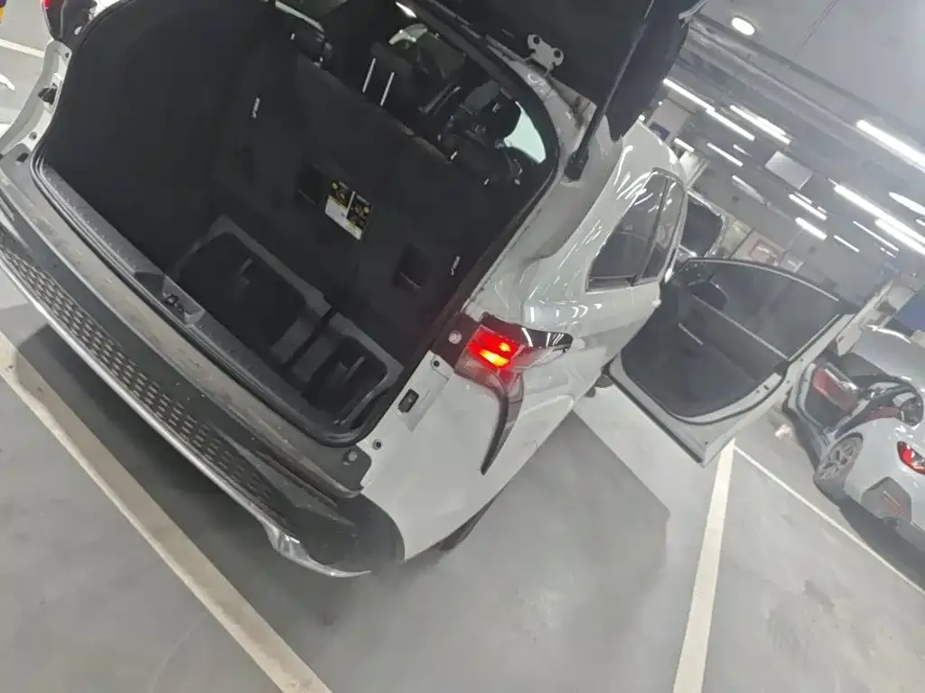 Toyota Granvia — фото 6