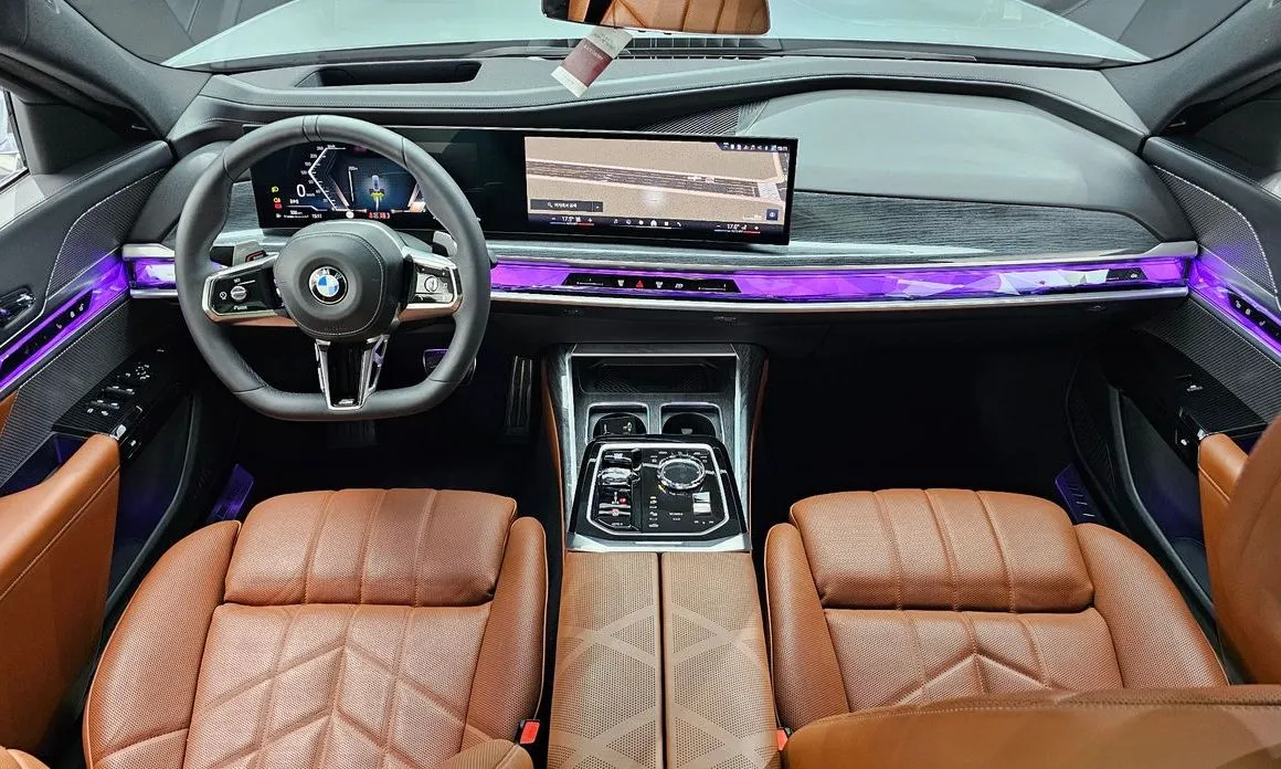 BMW 7-Series — фото 10