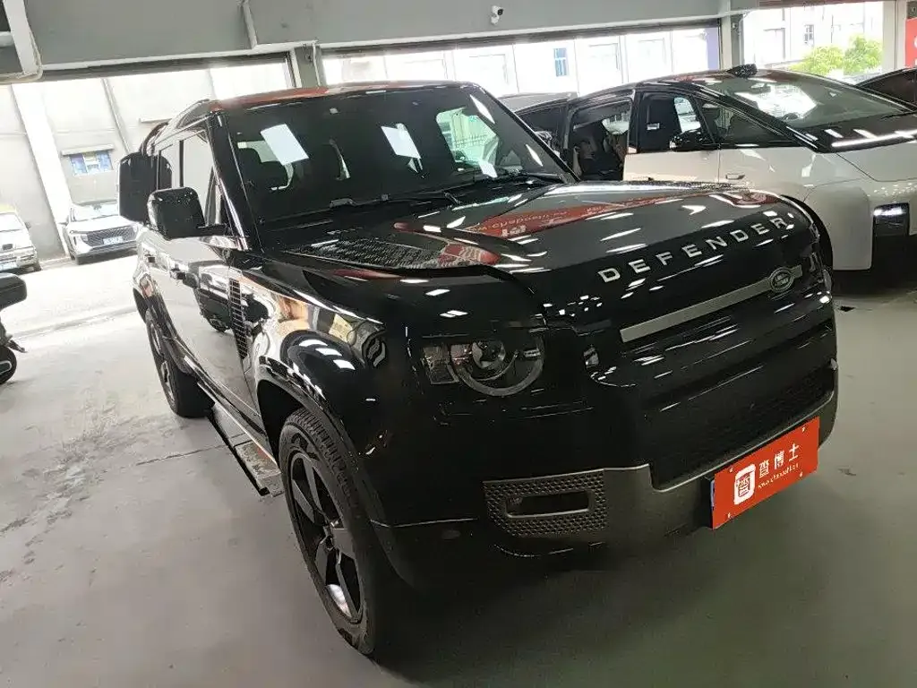 Land Rover Defender — фото 1