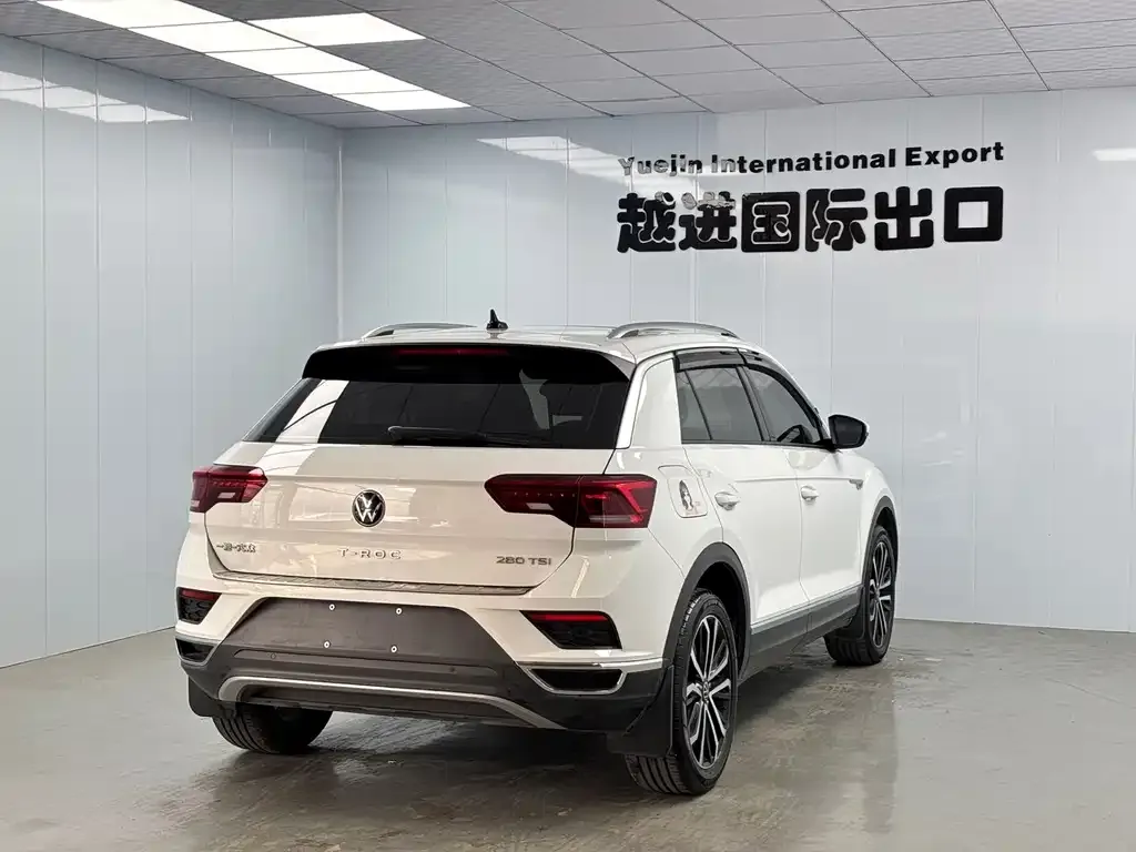 Volkswagen T-Roc — фото 9