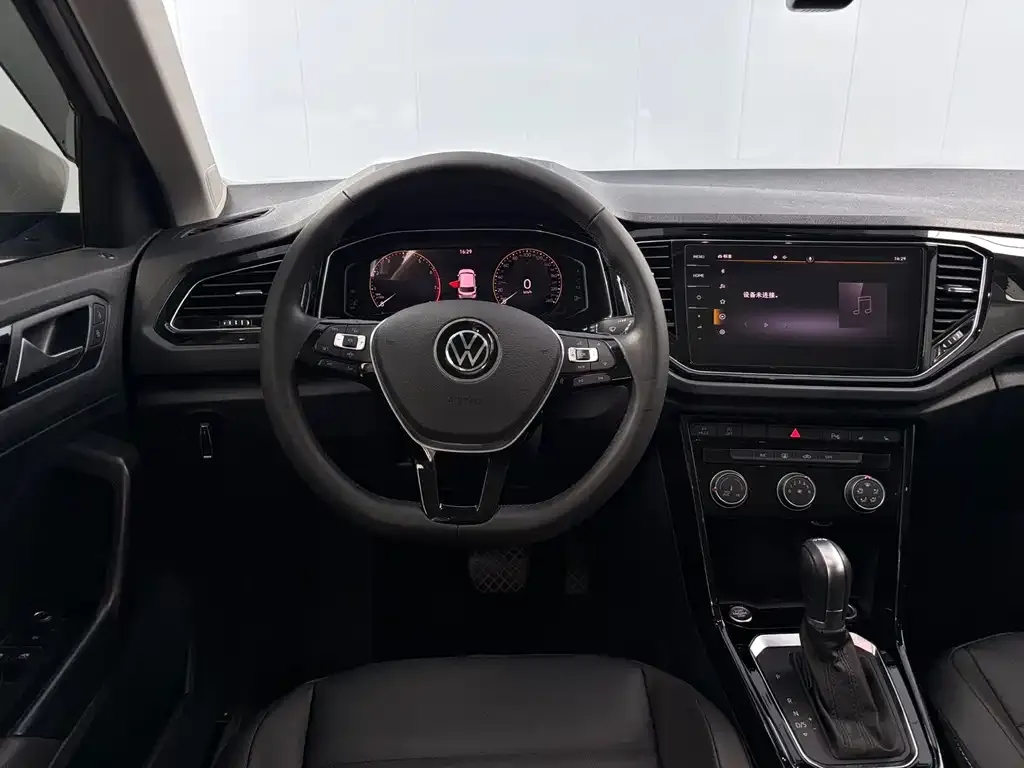 Volkswagen T-Roc — фото 8