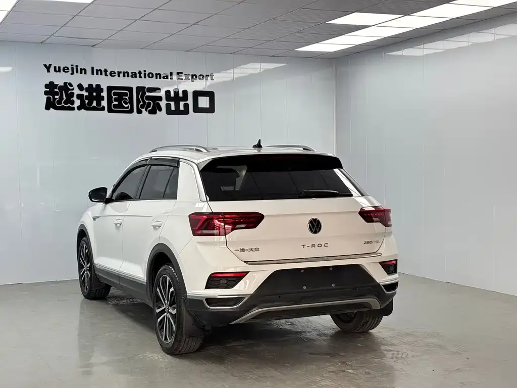 Volkswagen T-Roc — фото 6