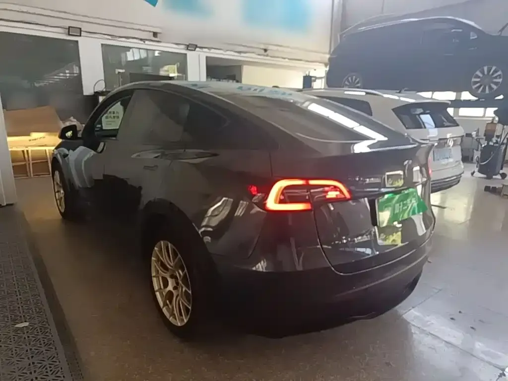 Tesla Model Y — фото 2