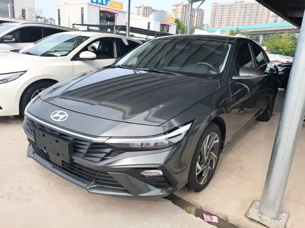 Hyundai Elantra — фото 1