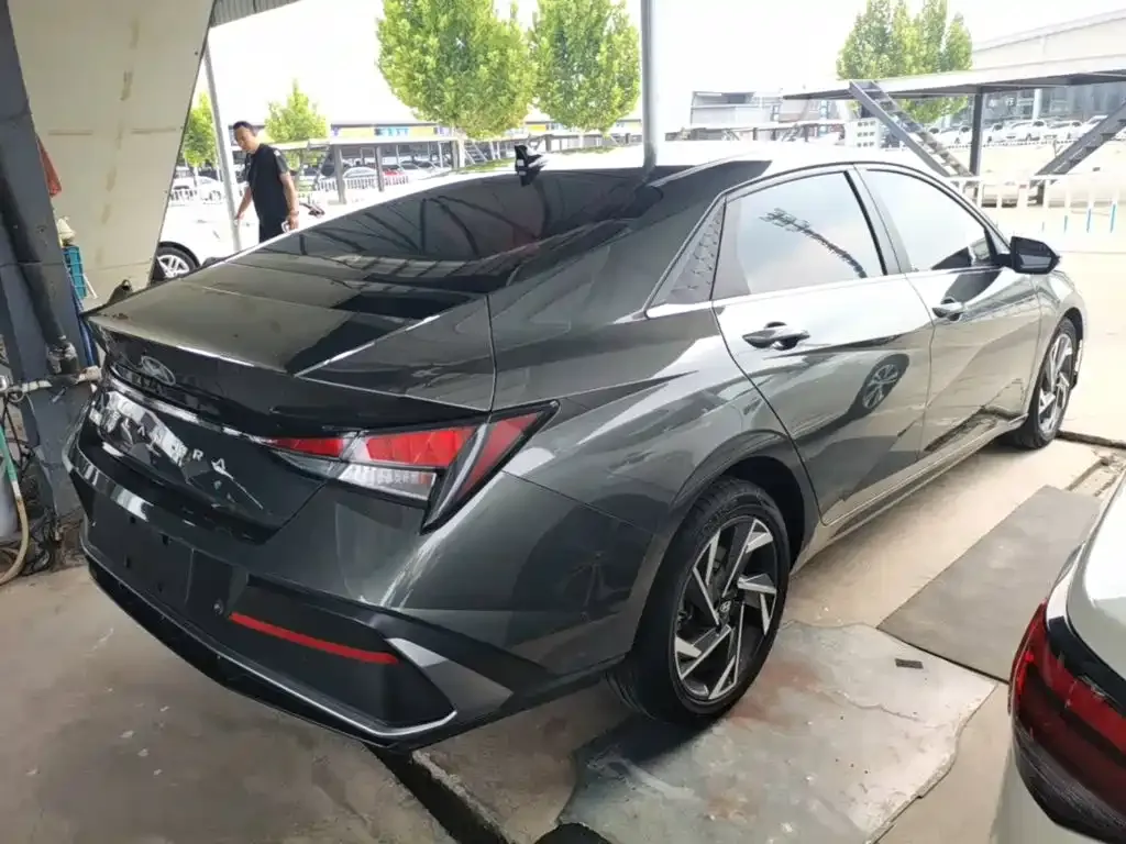 Hyundai Elantra — фото 10