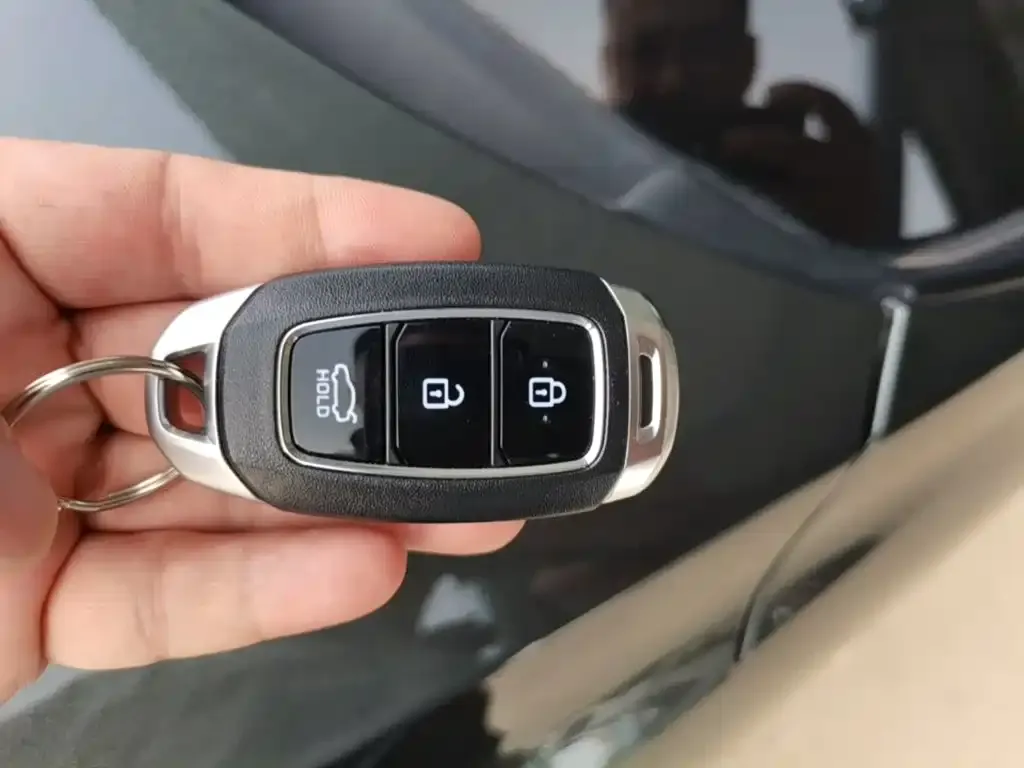 Hyundai Elantra — фото 3