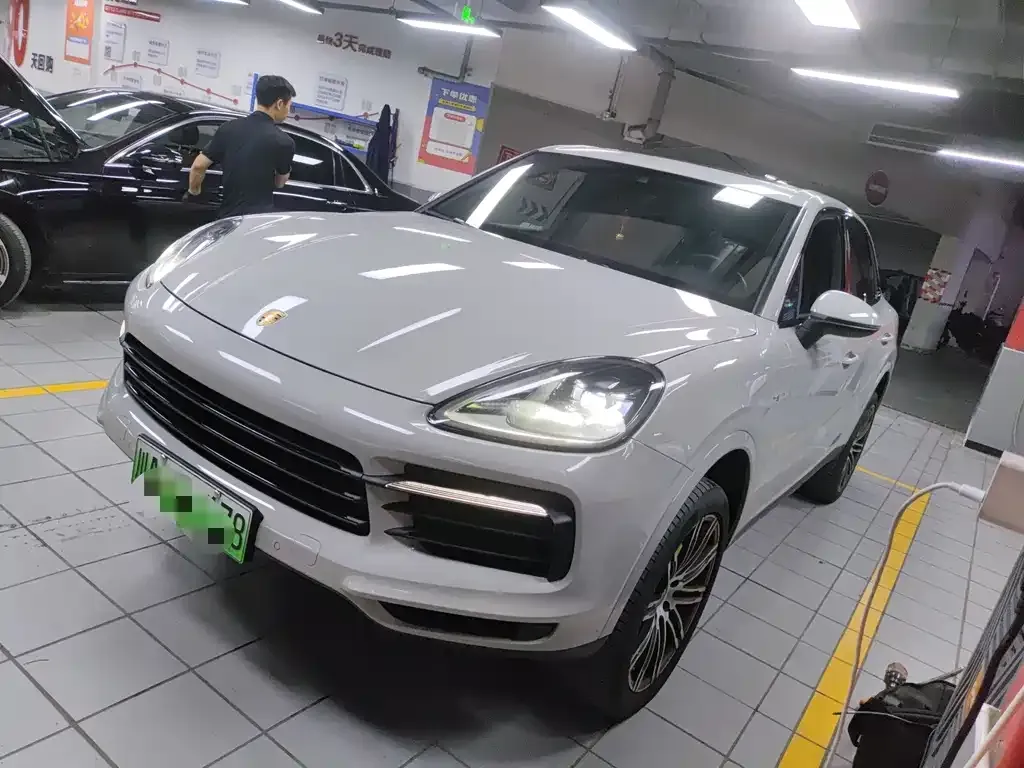 Porsche Cayenne Hybrid — фото 1