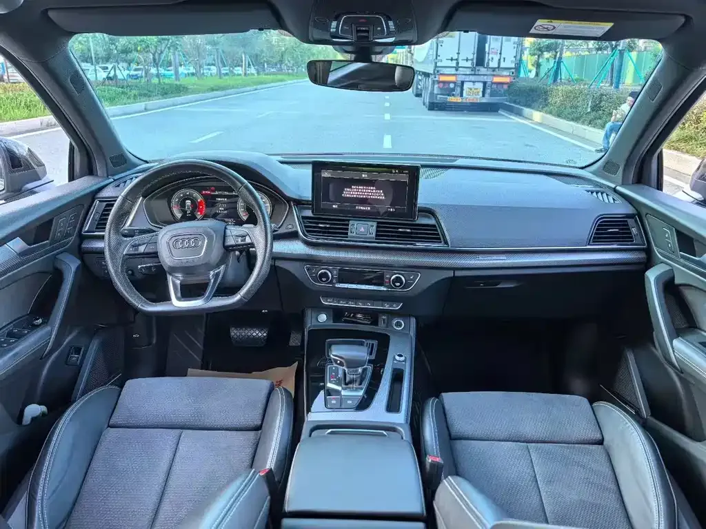 Audi Q5L Sportback — фото 2