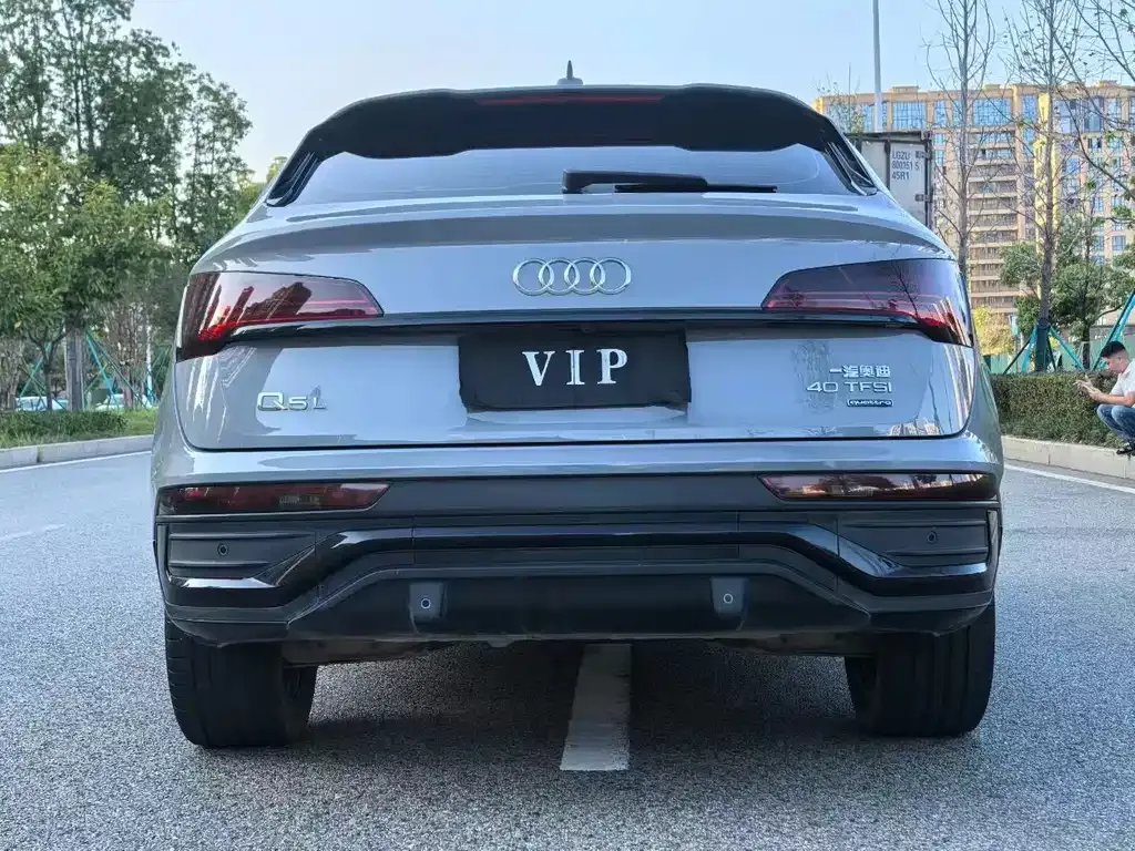 Audi Q5L Sportback — фото 8