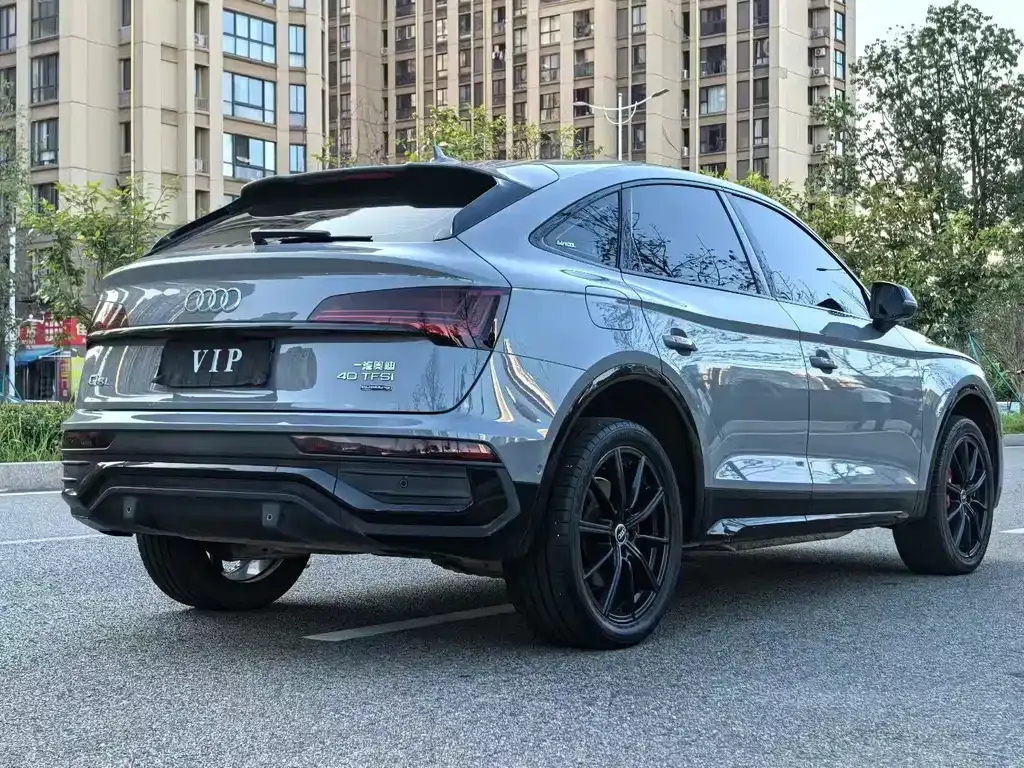 Audi Q5L Sportback — фото 5