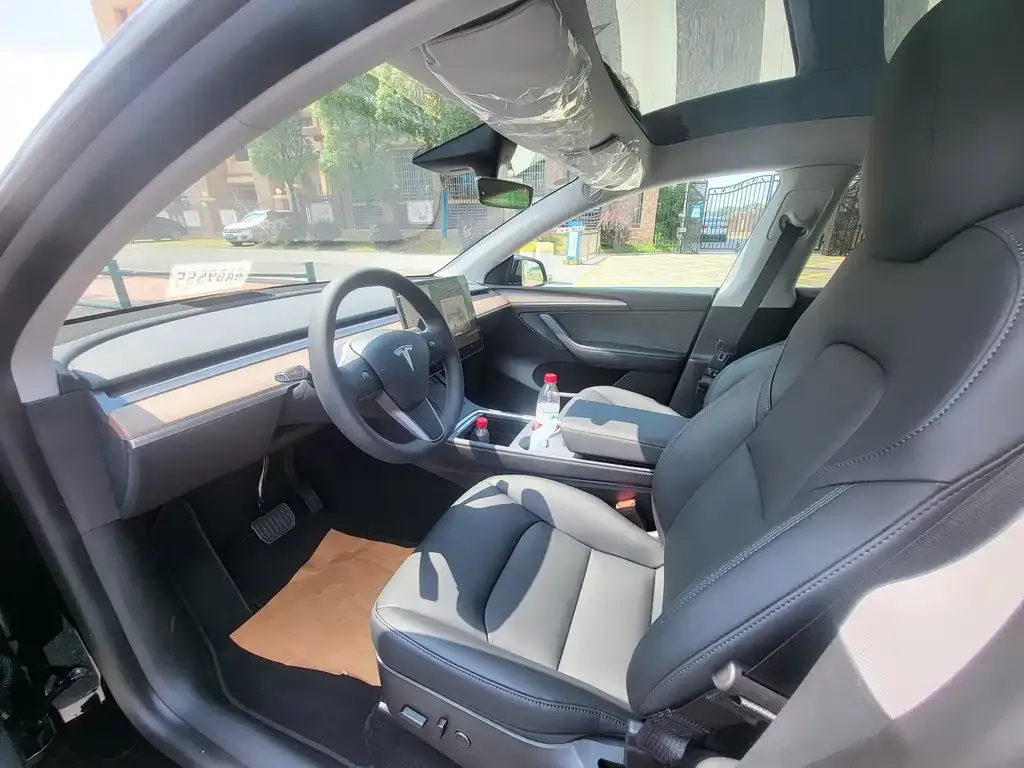 Tesla Model Y — фото 4