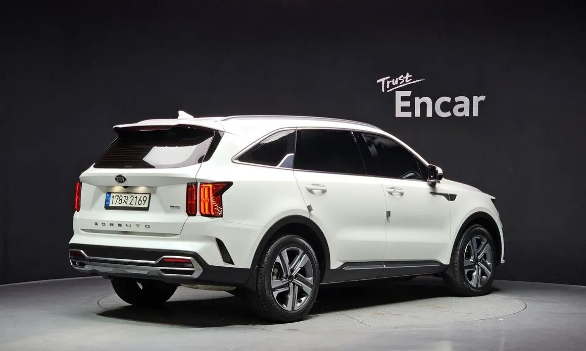 Kia Sorento — фото 8
