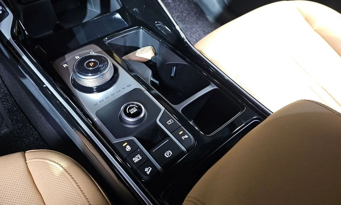 Kia Sorento — фото 7