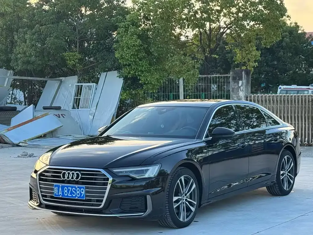 Audi A6L — фото 1
