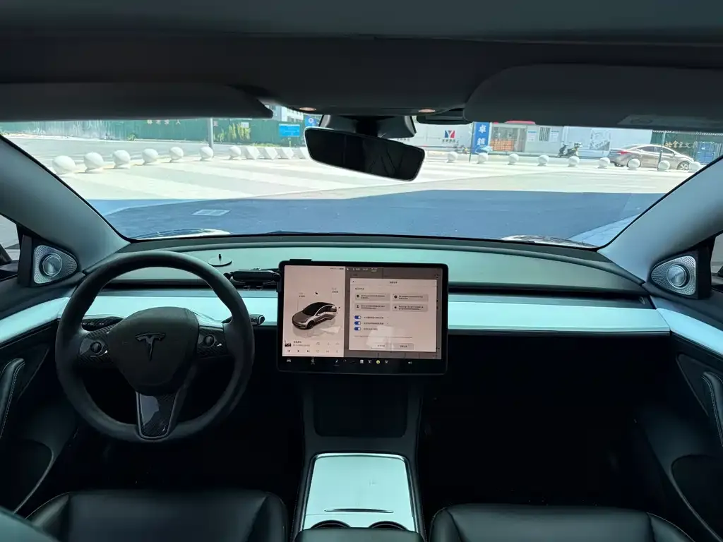 Tesla Model 3 — фото 3