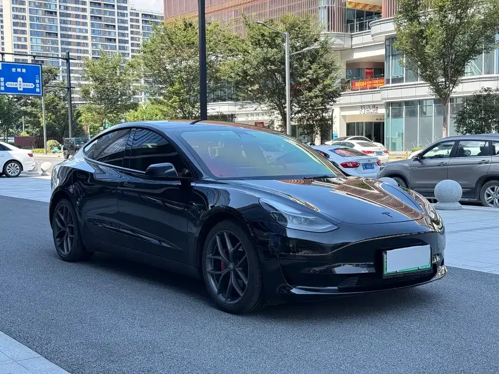 Tesla Model 3 — фото 8