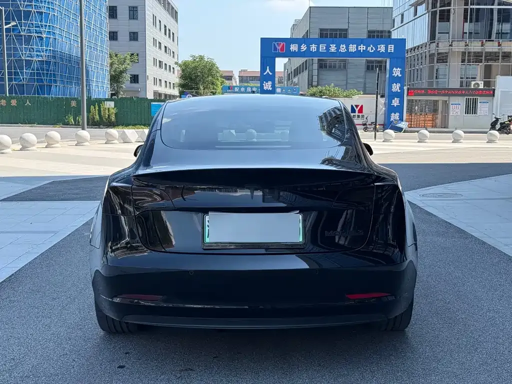 Tesla Model 3 — фото 5
