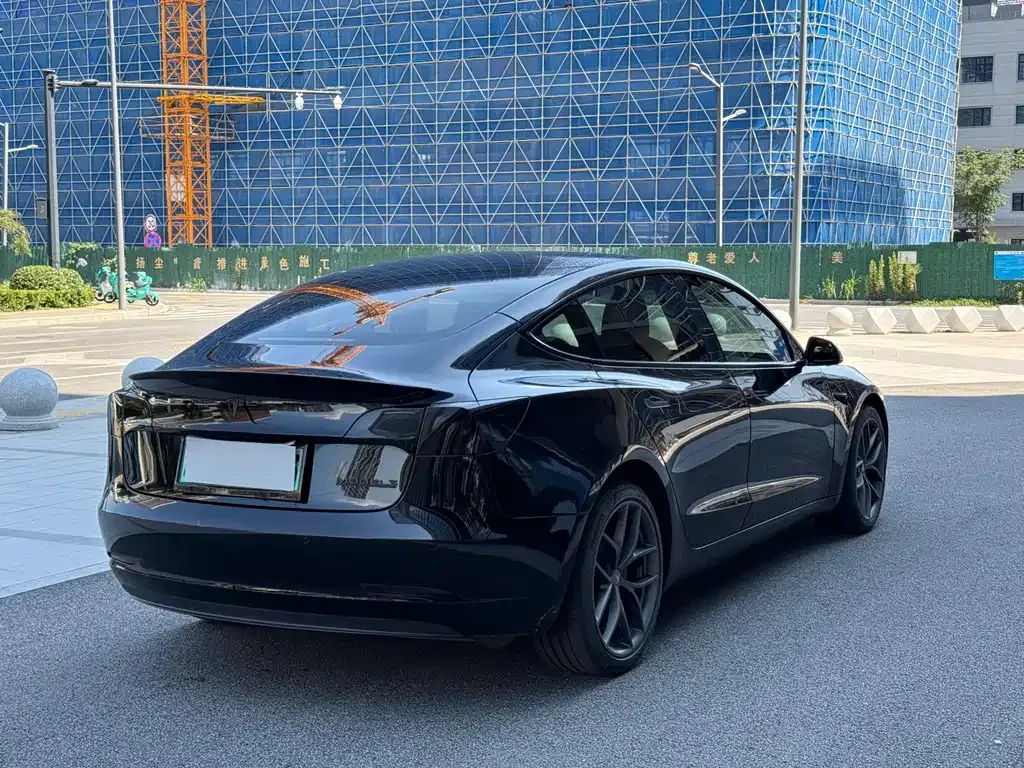 Tesla Model 3 — фото 9