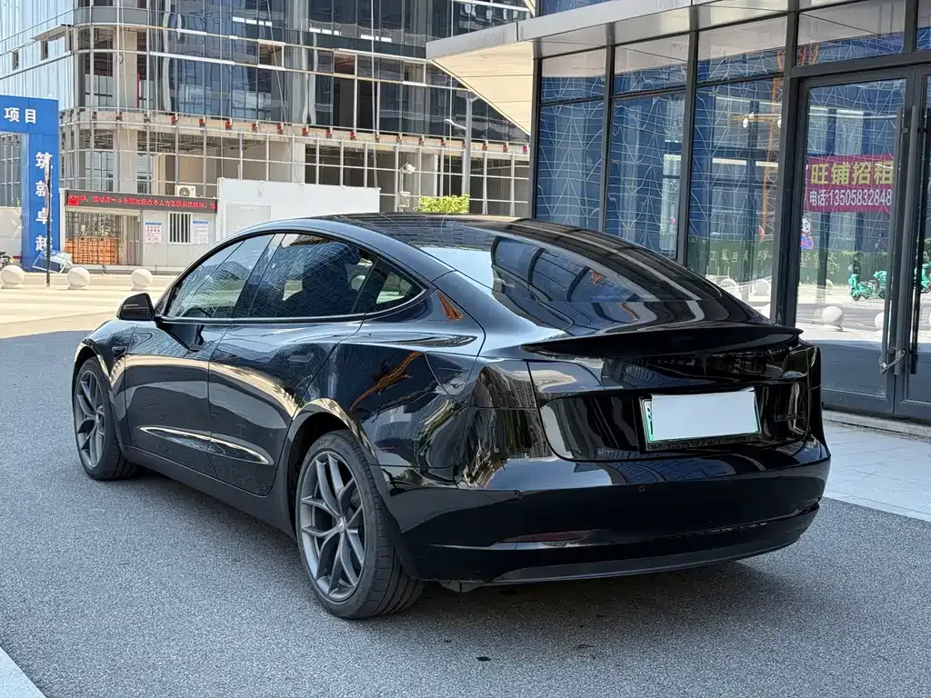 Tesla Model 3 — фото 10