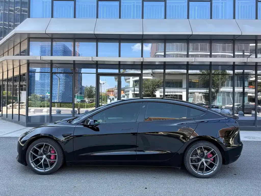 Tesla Model 3 — фото 7