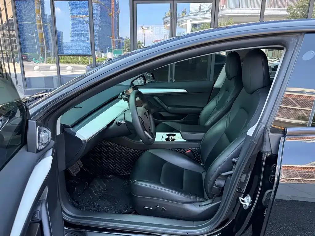 Tesla Model 3 — фото 4