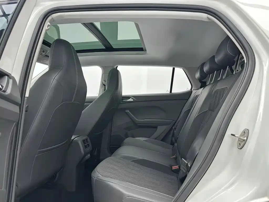 Volkswagen T-Cross — фото 9