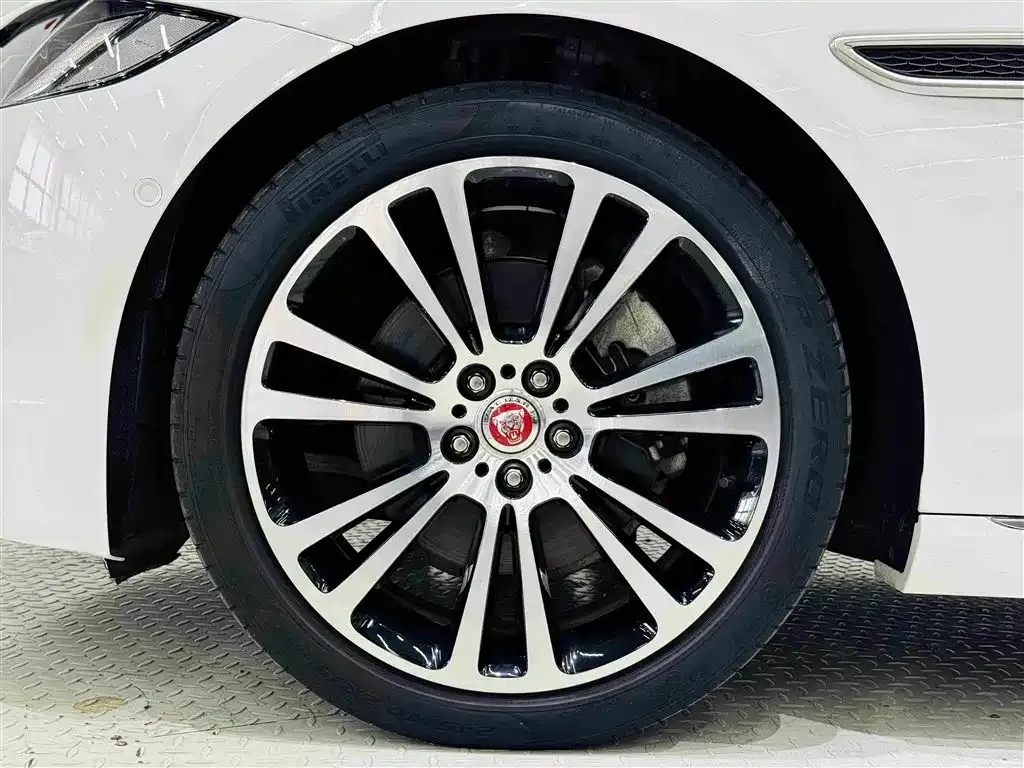 Jaguar XFL — фото 10