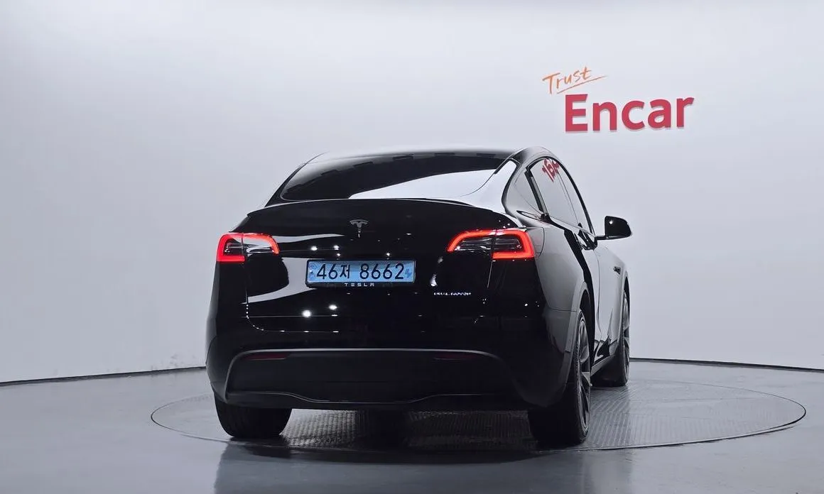 Tesla Model Y — фото 10